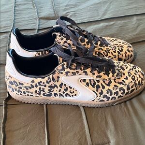 Skechers leopard print shoe